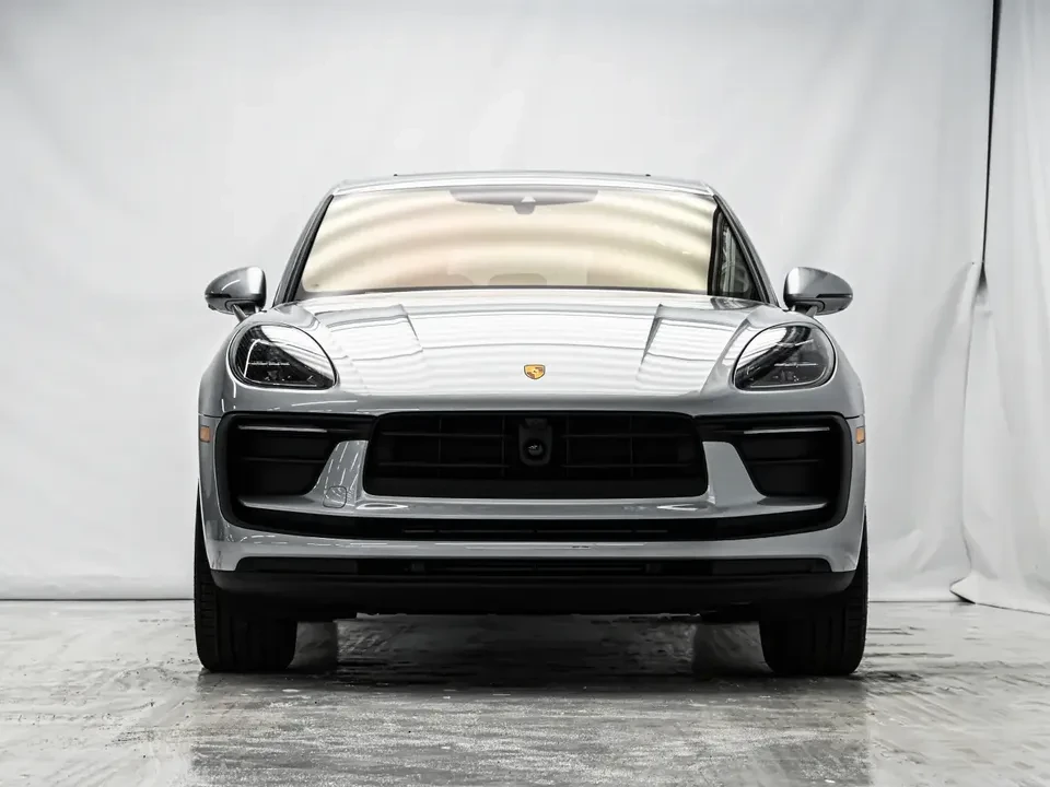 2025 Porsche Macan Electric - Image 7 of 20