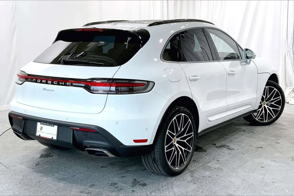 2025 Porsche Macan Electric - Image 5 of 20