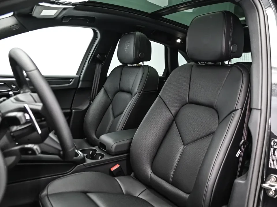 2025 Porsche Macan Electric - Image 16 of 20