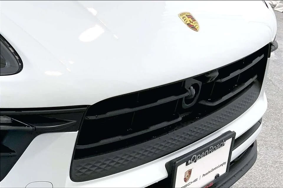 2025 Porsche Macan Electric - Image 9 of 20