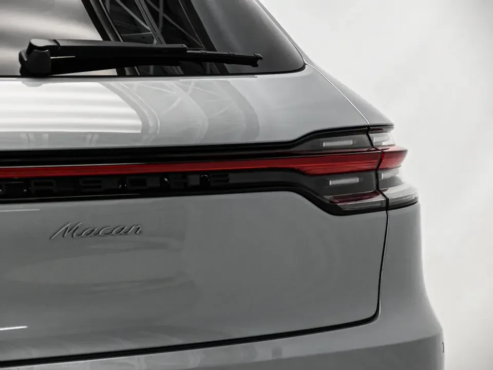 2025 Porsche Macan Electric - Image 13 of 20