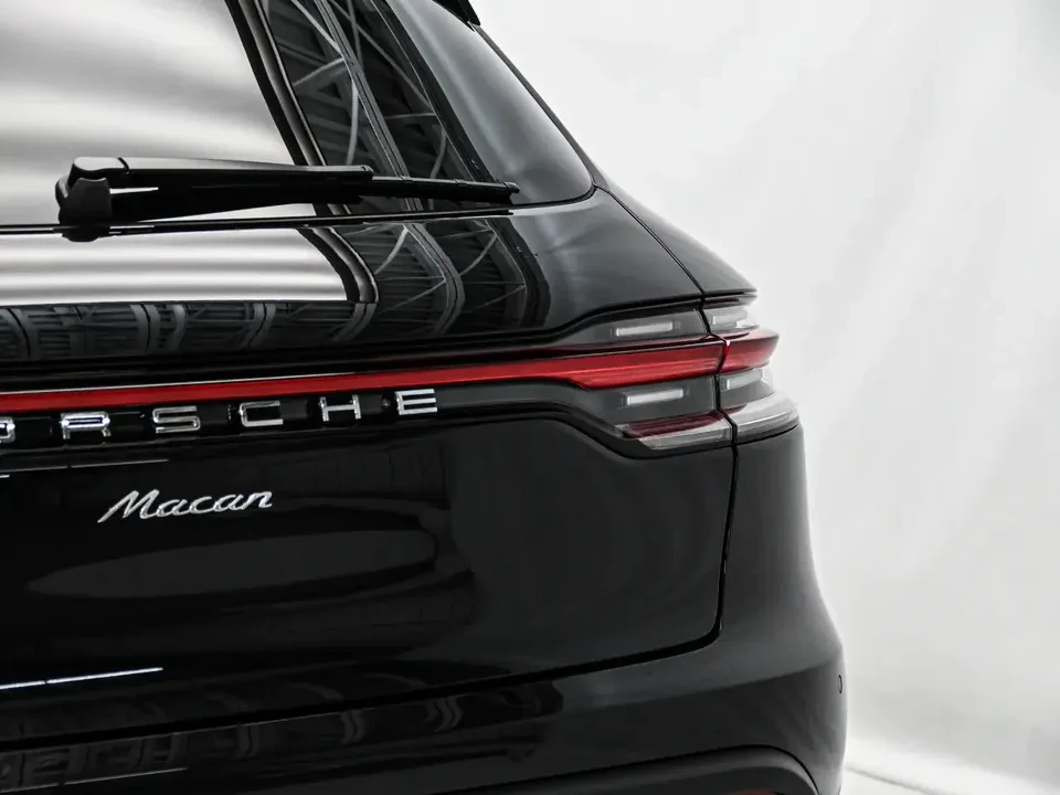 2025 Porsche Macan Electric - Image 10 of 20