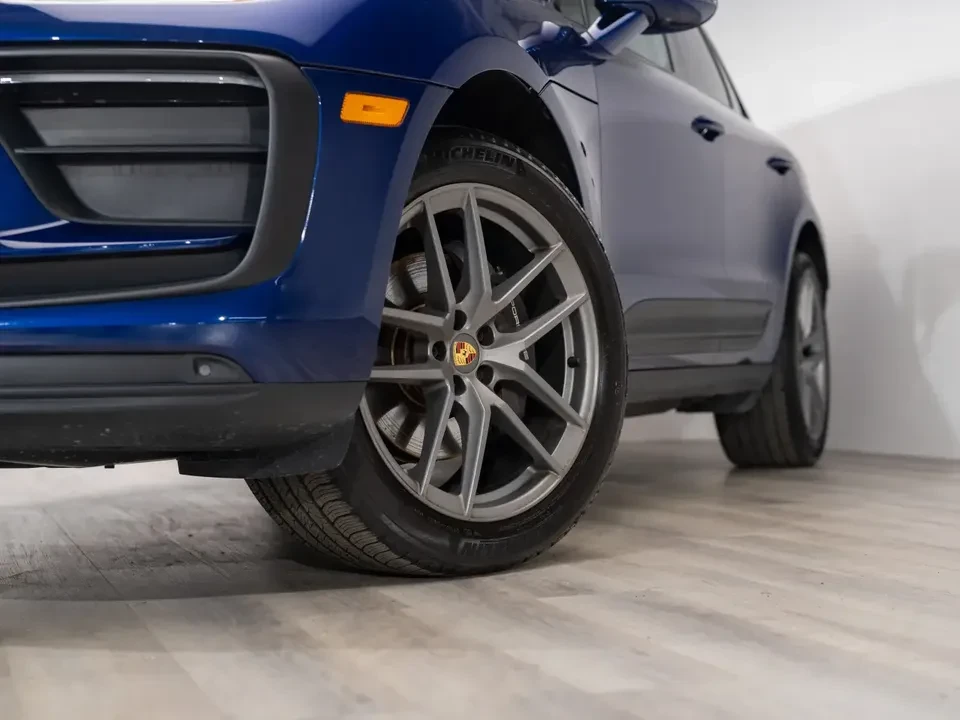 2025 Porsche Macan Electric - Image 9 of 20