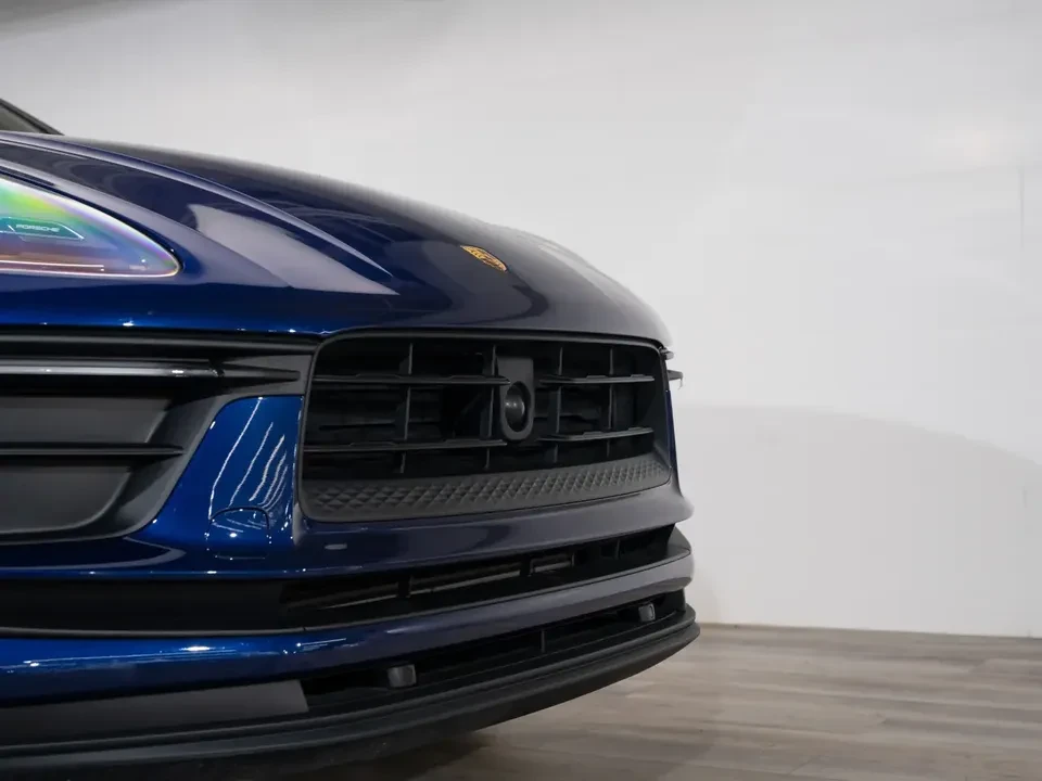 2025 Porsche Macan Electric - Image 3 of 20