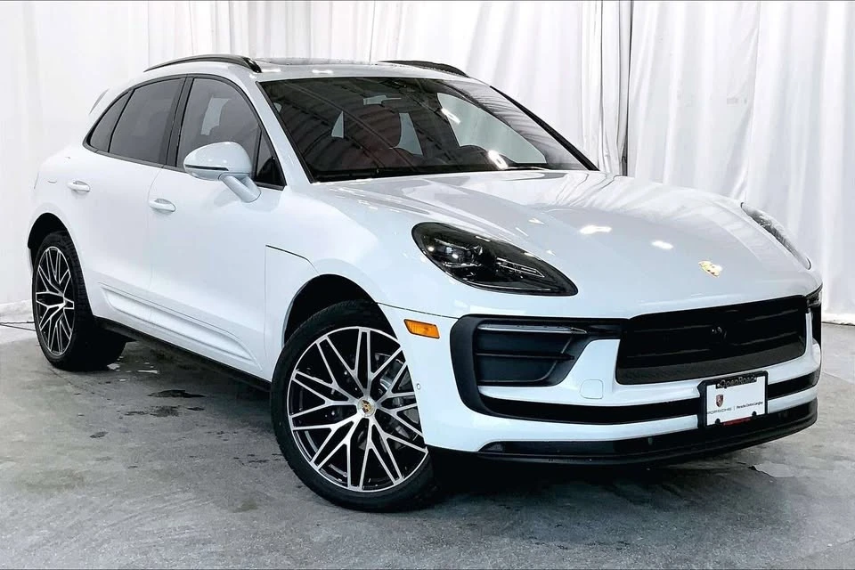 2025 Porsche Macan Electric - Image 3 of 20