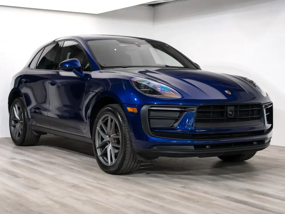 2025 Porsche Macan Electric - Image 17 of 20