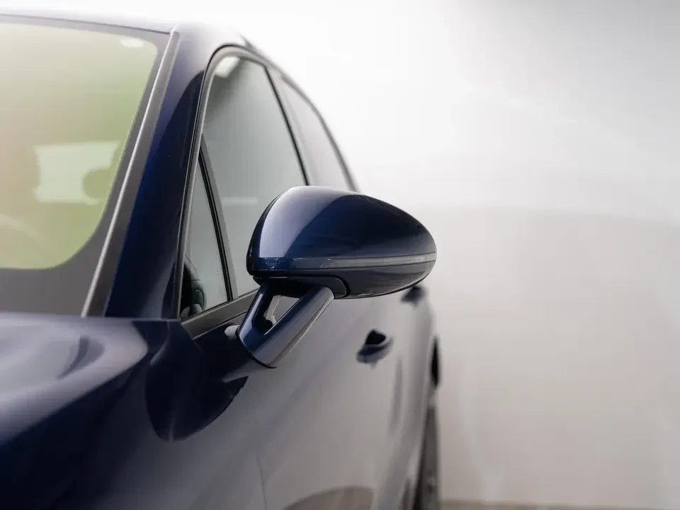 2025 Porsche Macan Electric - Image 7 of 20