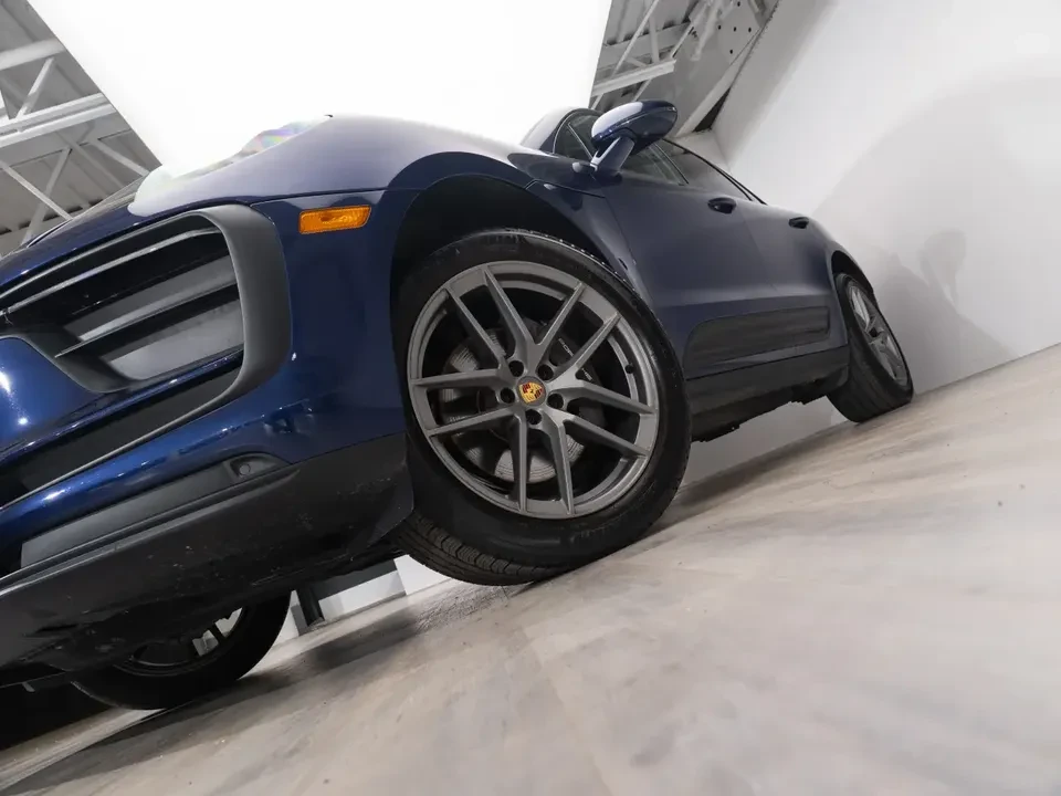 2025 Porsche Macan Electric - Image 10 of 20
