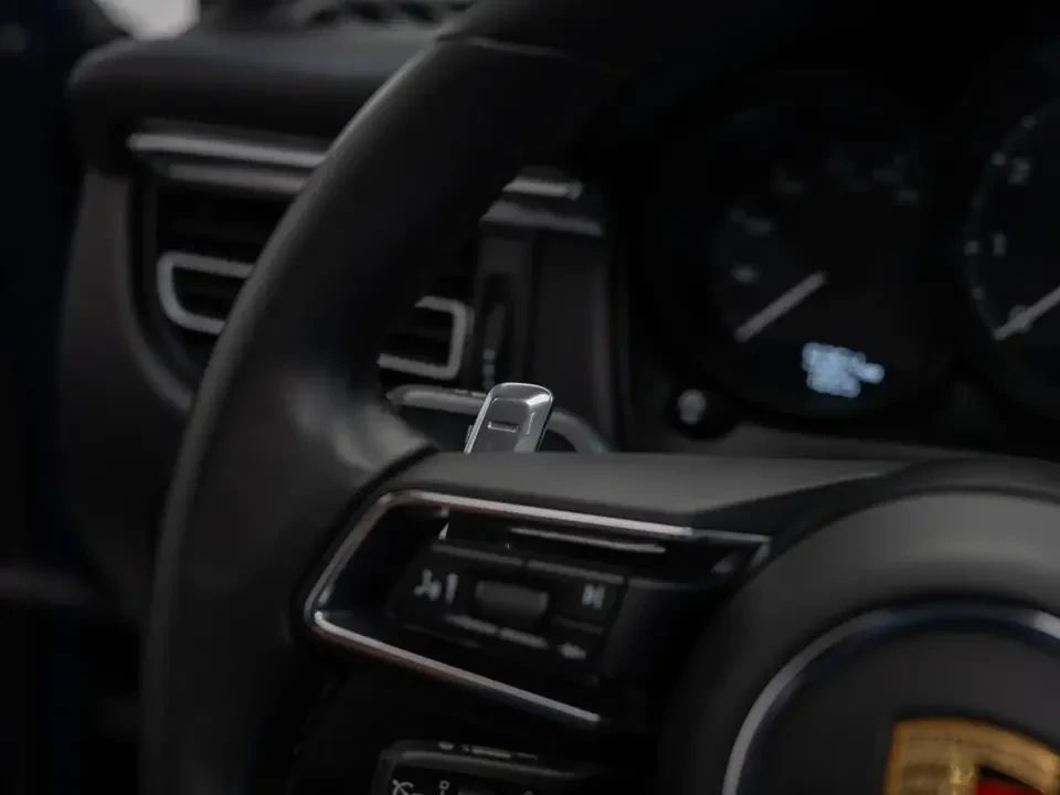 2025 Porsche Macan Electric - Image 18 of 20