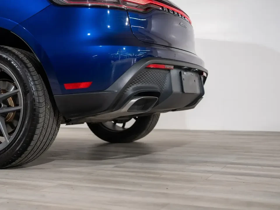 2025 Porsche Macan Electric - Image 14 of 20
