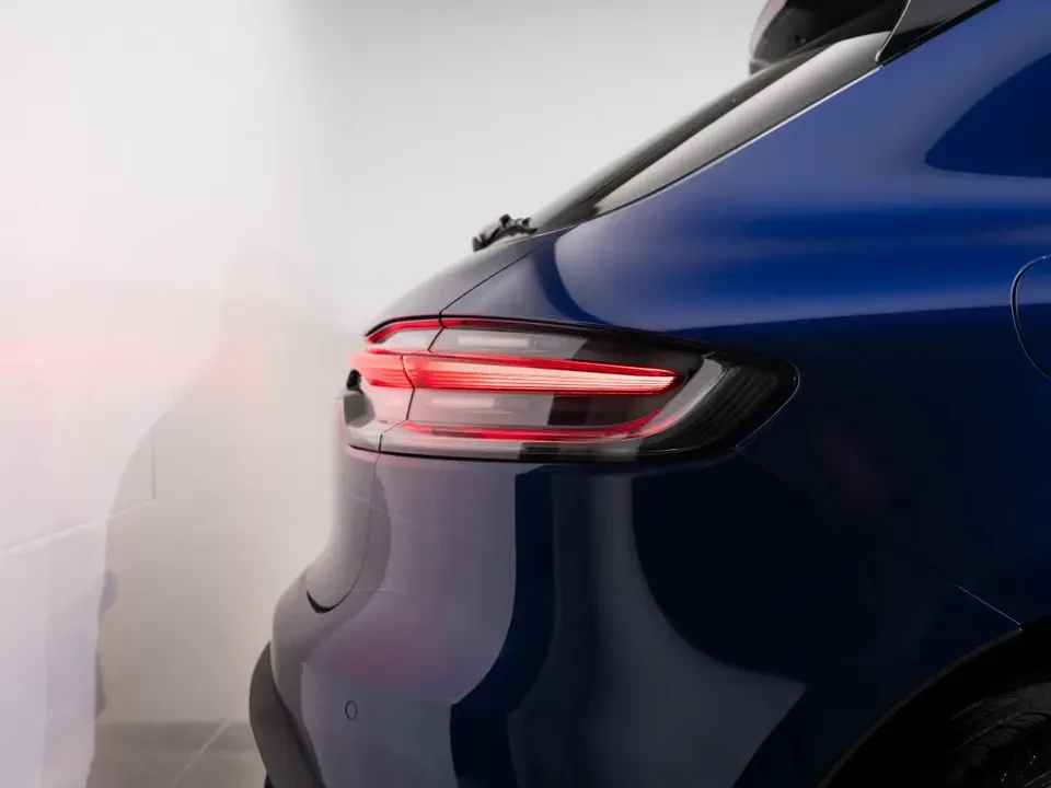 2025 Porsche Macan Electric - Image 15 of 20