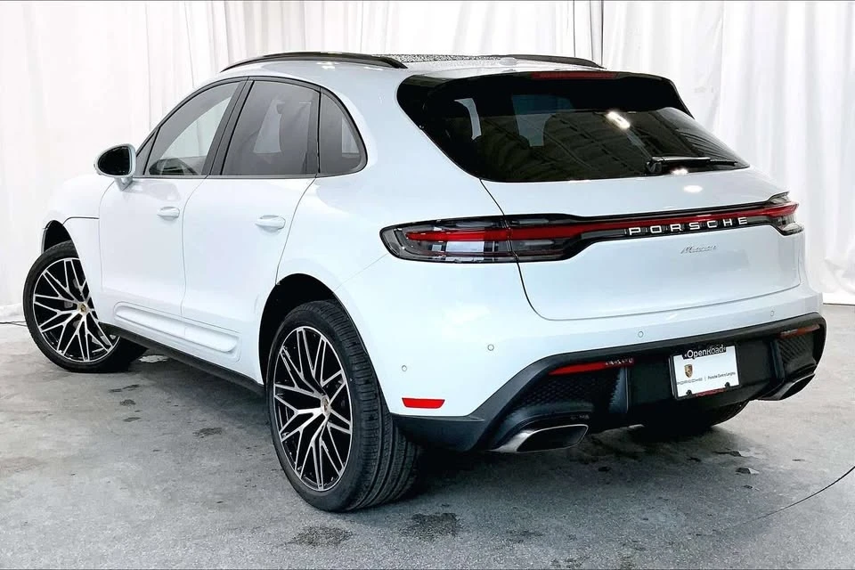 2025 Porsche Macan Electric - Image 7 of 20