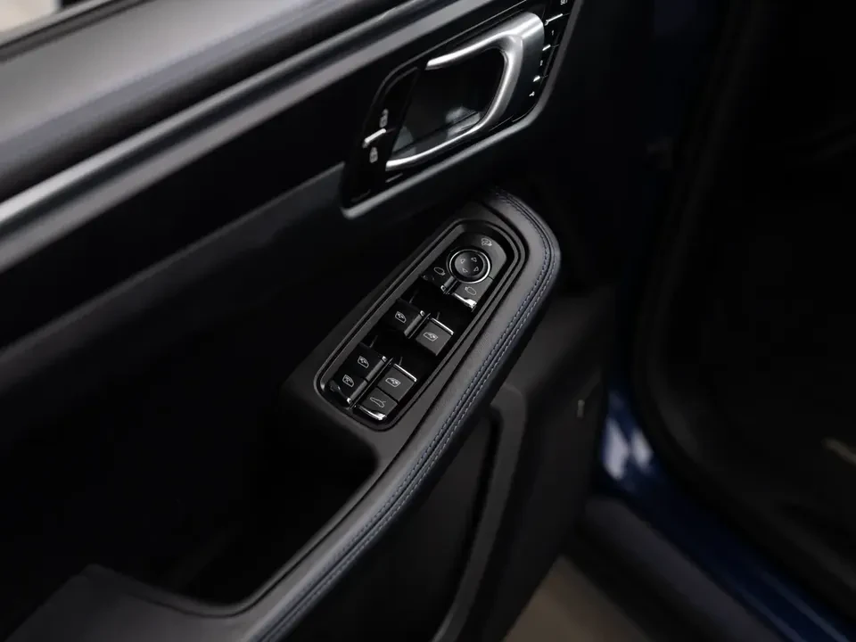 2025 Porsche Macan Electric - Image 19 of 20