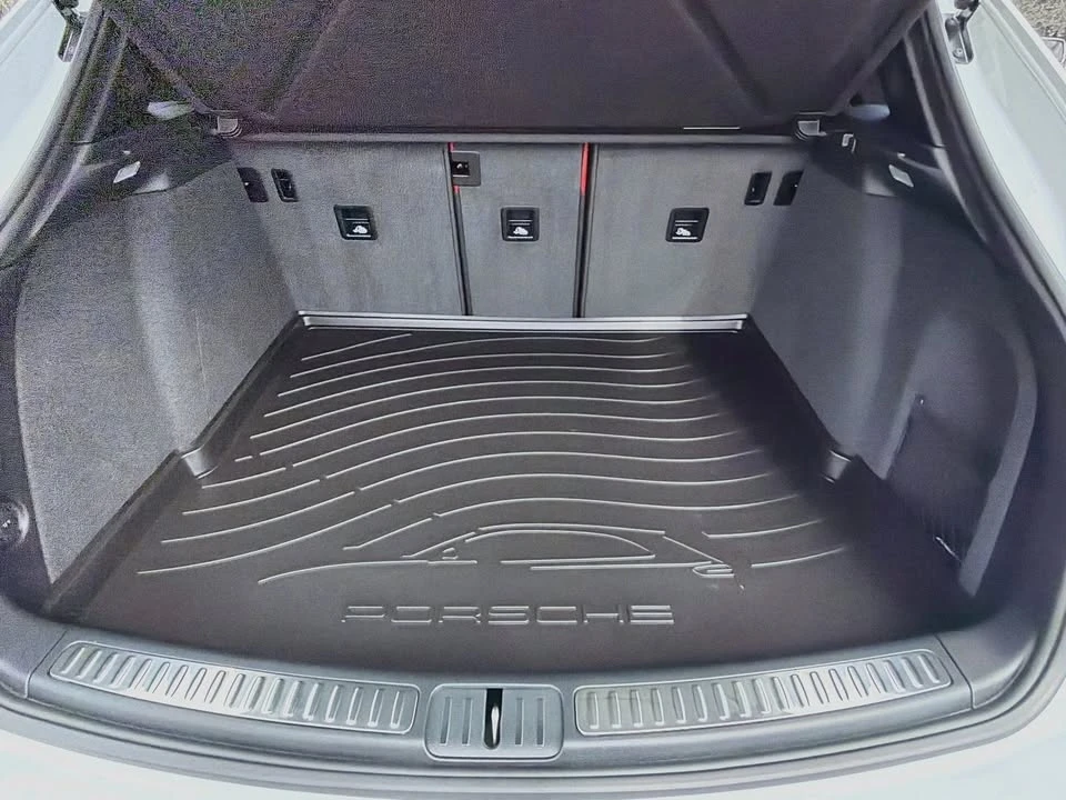 2025 Porsche Macan Electric - Image 12 of 20