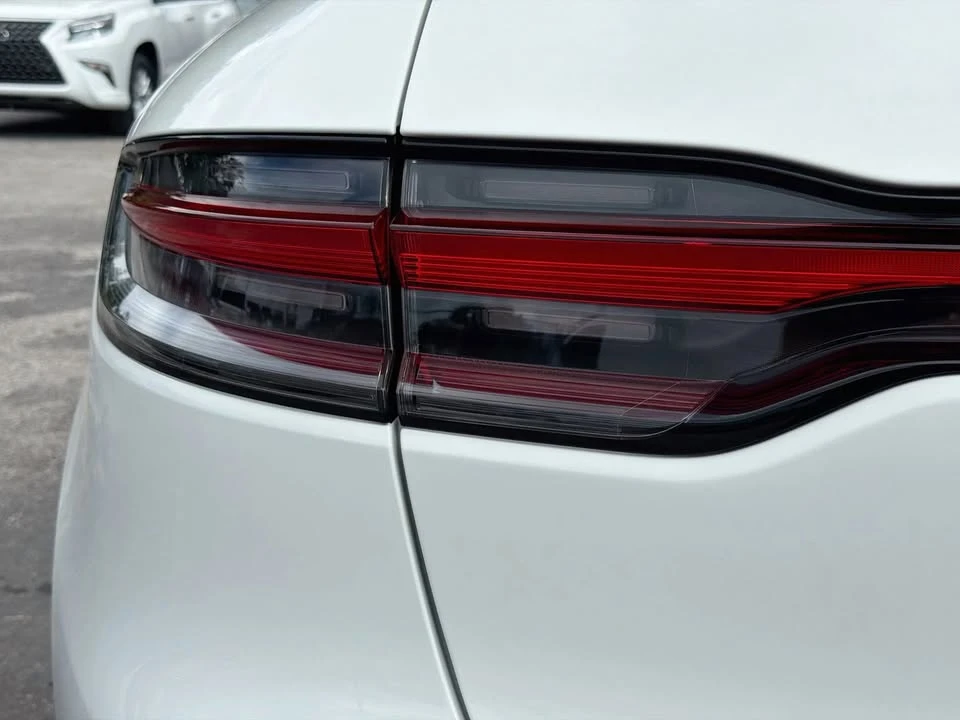 2025 Porsche Macan Electric - Image 10 of 20