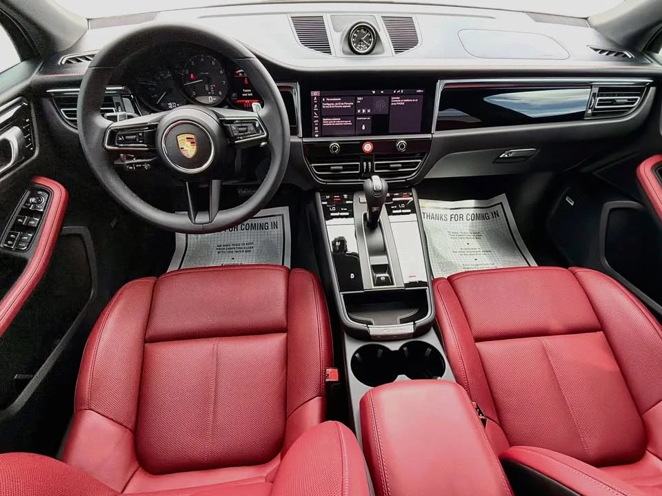 2025 Porsche Macan Electric - Image 16 of 20