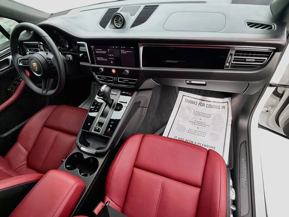2025 Porsche Macan Electric - Image 14 of 20