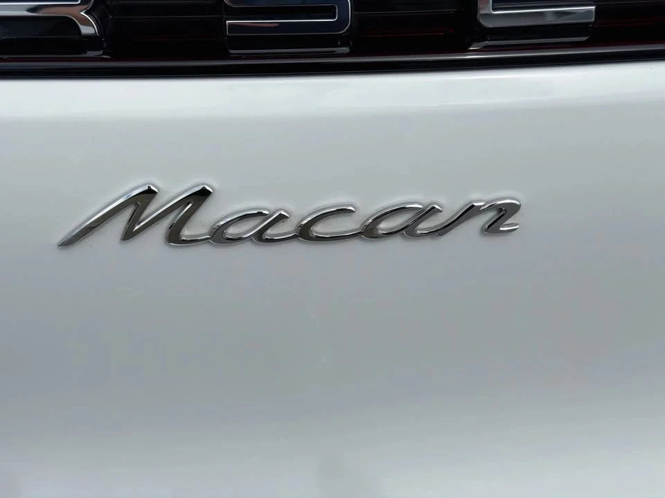 2025 Porsche Macan Electric - Image 11 of 20