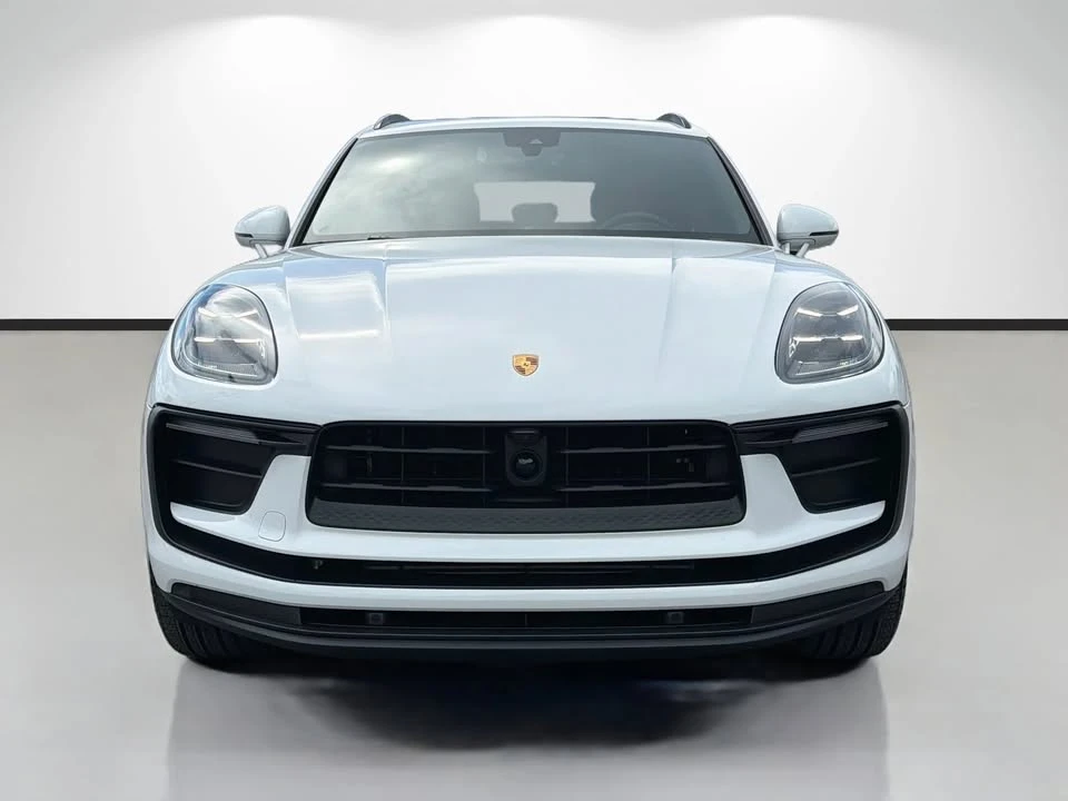 2025 Porsche Macan Electric - Image 8 of 20