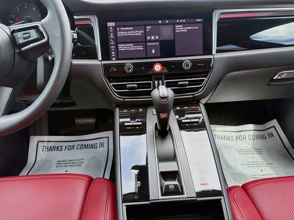2025 Porsche Macan Electric - Image 19 of 20