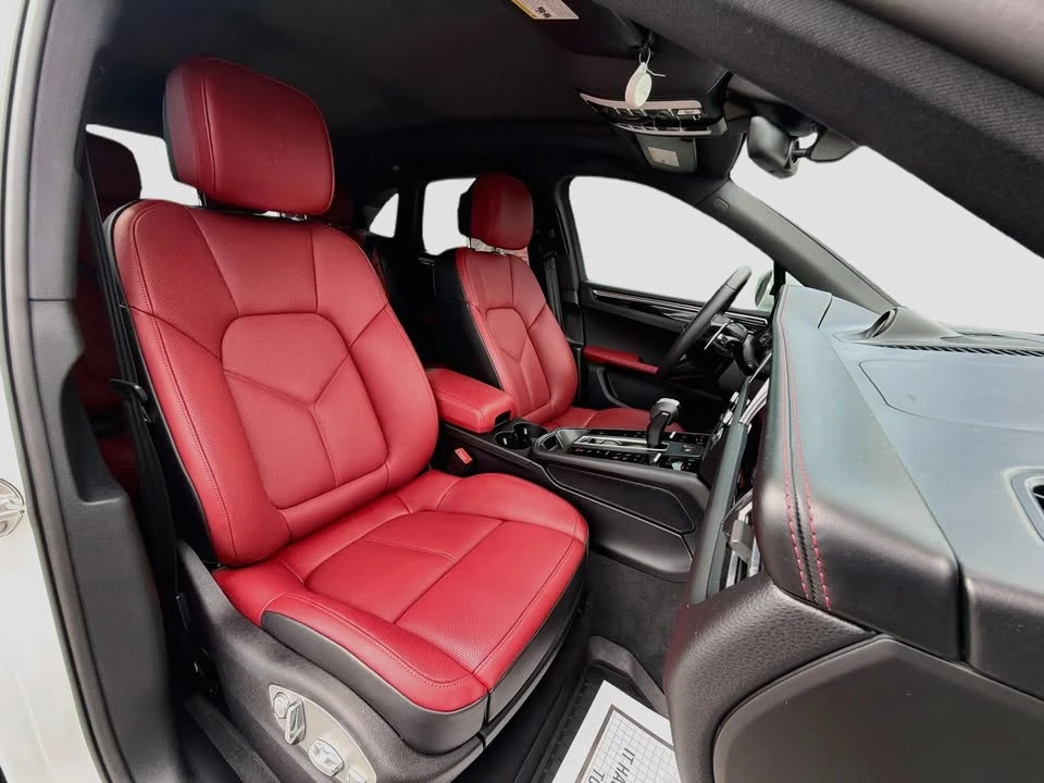 2025 Porsche Macan Electric - Image 15 of 20