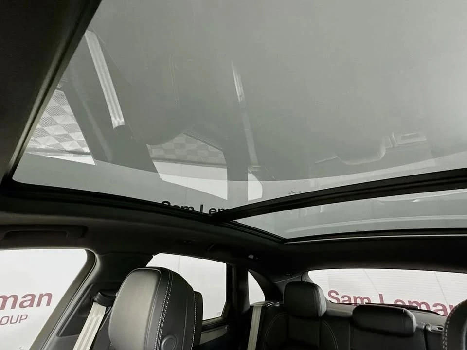 2025 Porsche Macan Electric - Image 17 of 20