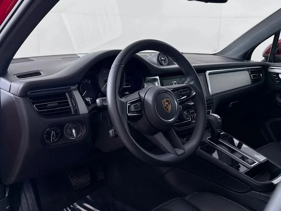 2025 Porsche Macan Electric - Image 8 of 20