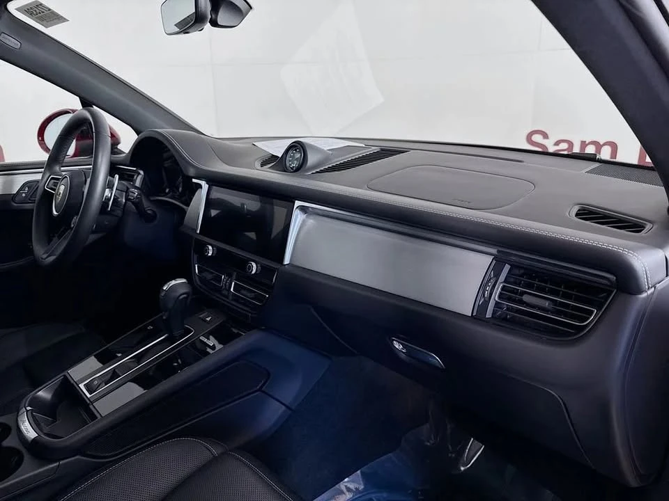 2025 Porsche Macan Electric - Image 20 of 20