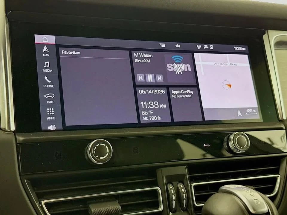 2025 Porsche Macan Electric - Image 14 of 20