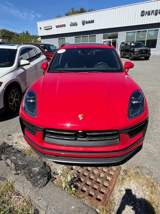 2025 Porsche Macan Electric - Image 4 of 5