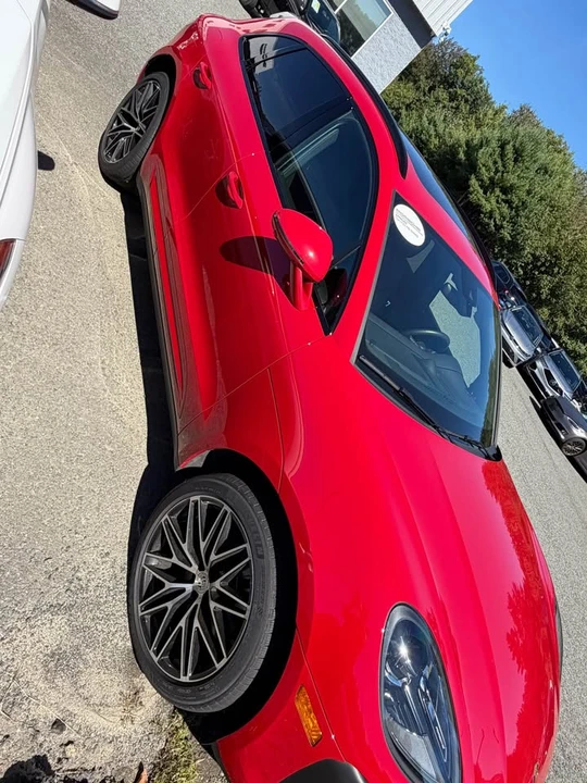2025 Porsche Macan Electric - Image 3 of 5