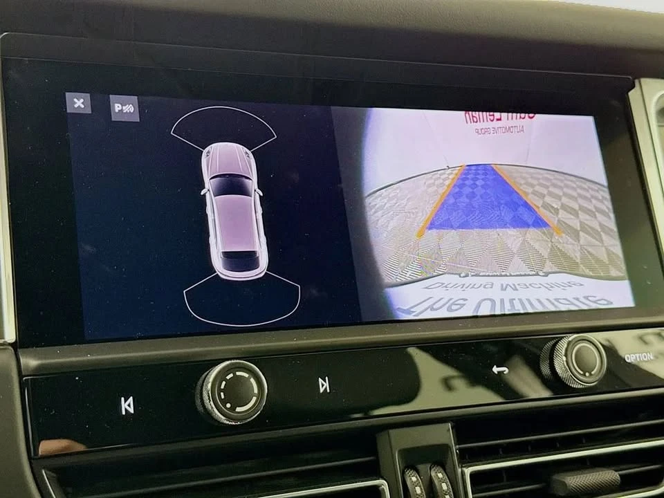 2025 Porsche Macan - Image 13 of 20