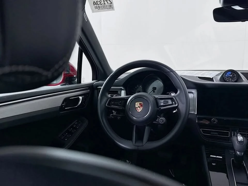 2025 Porsche Macan - Image 10 of 20