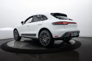2025 Porsche Macan - Image 3 of 4