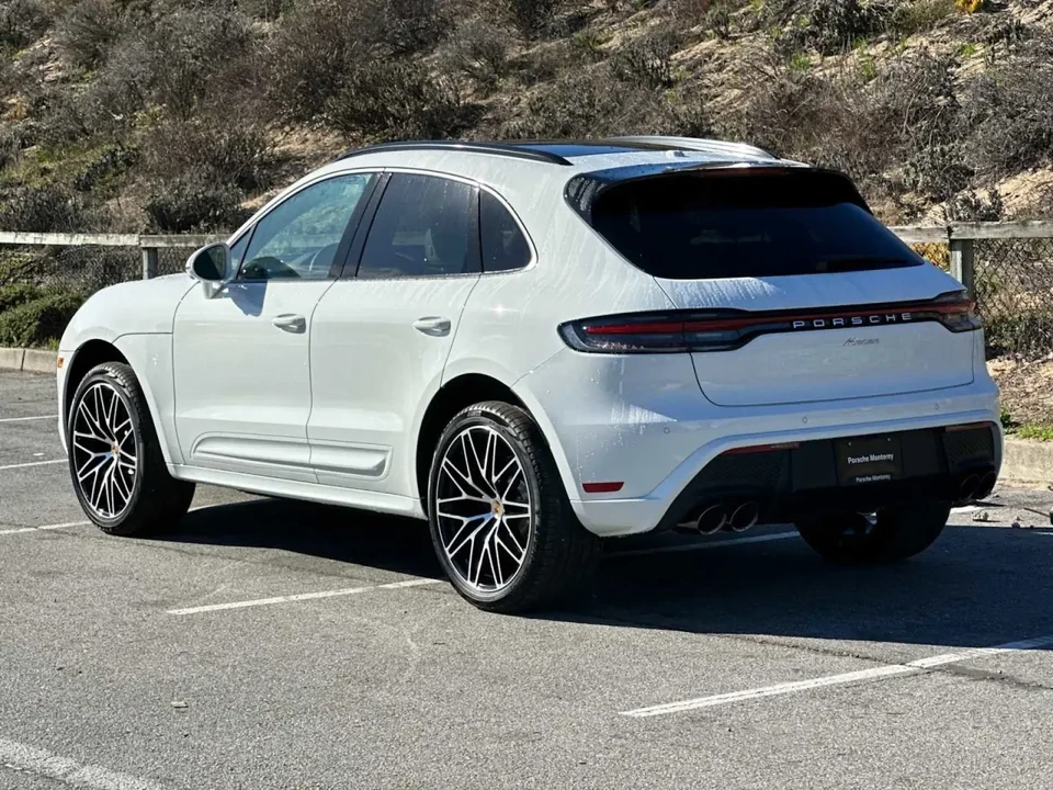 2025 Porsche Macan - Image 4 of 6