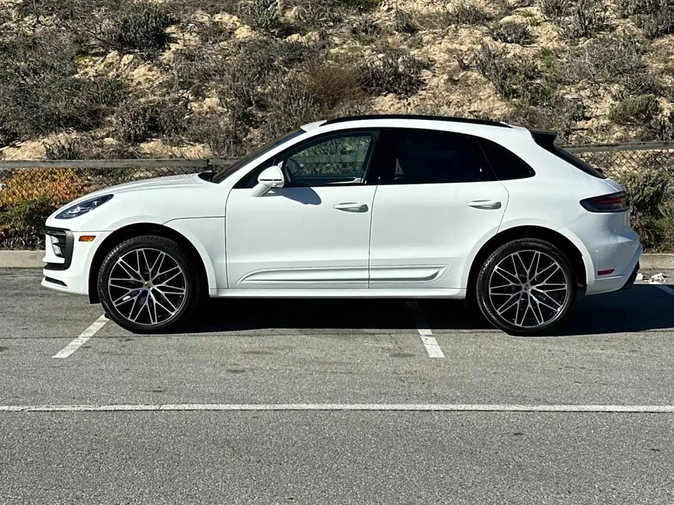 2025 Porsche Macan - Image 3 of 6