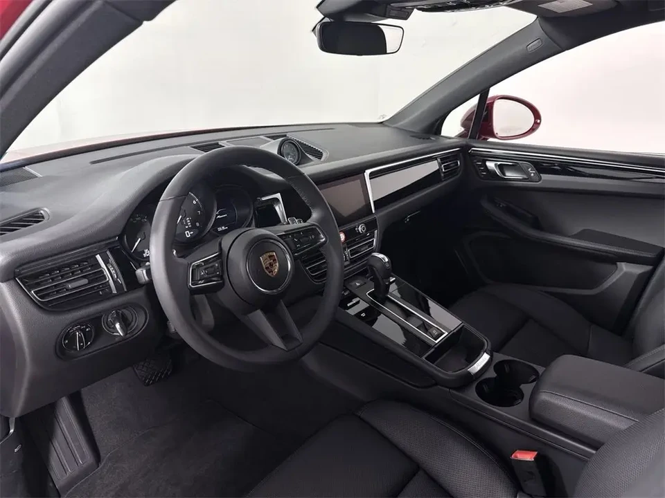 2025 Porsche Macan - Image 5 of 7