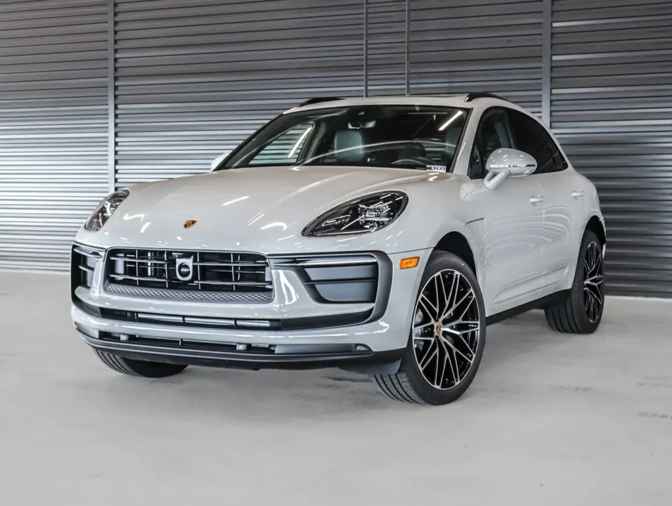 2025 Porsche Macan - Image 2 of 6