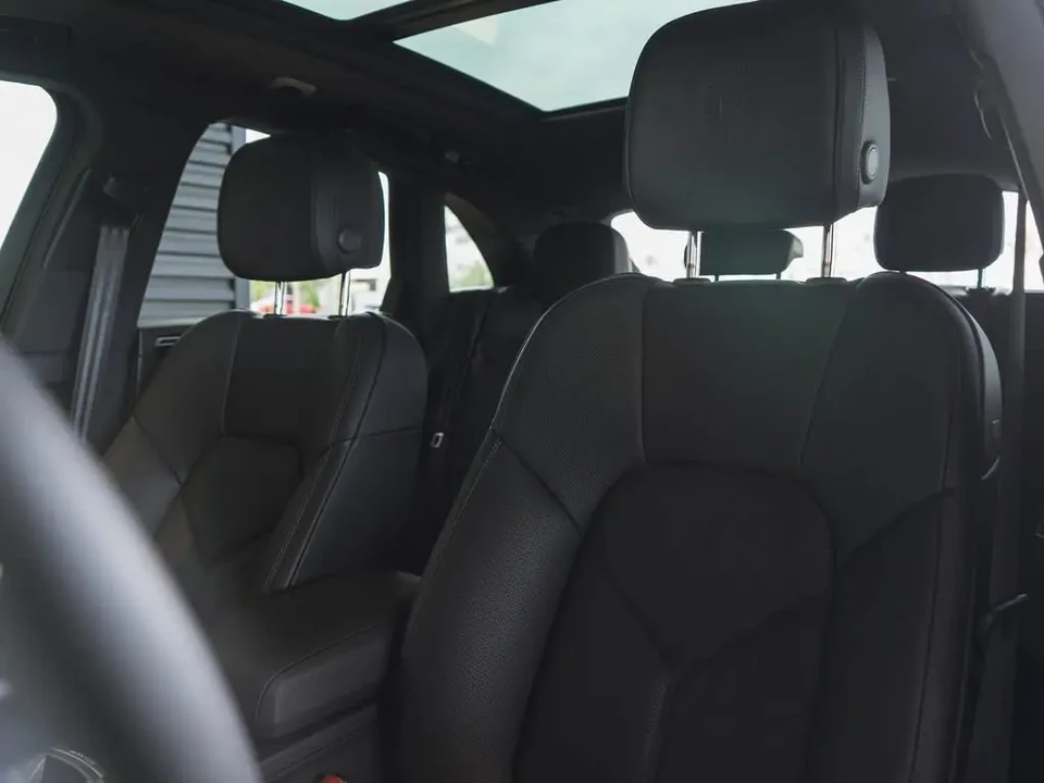 2025 Porsche Macan - Image 4 of 13