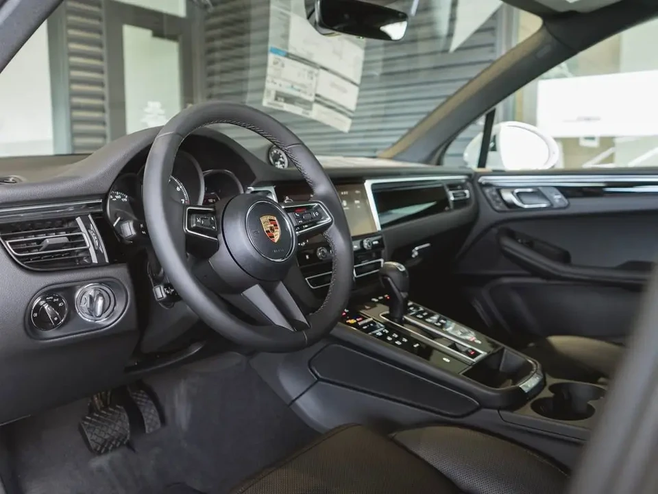 2025 Porsche Macan - Image 5 of 13