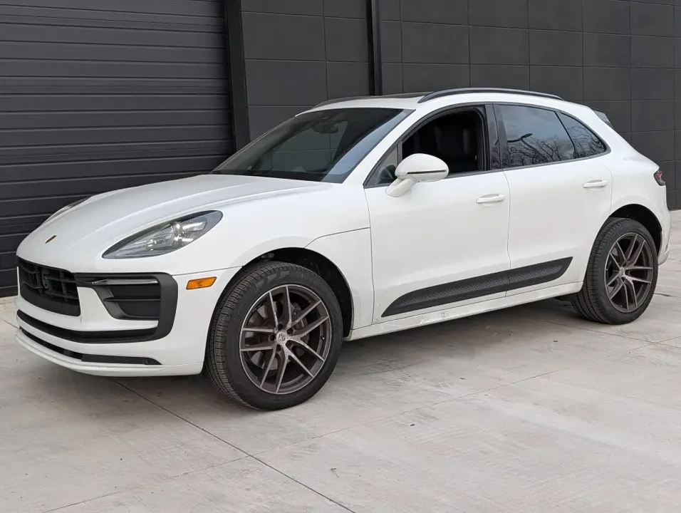 2025 Porsche Macan - Image 11 of 13