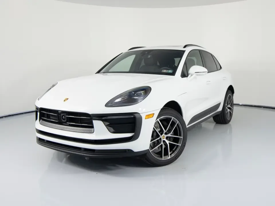 2025 Porsche Macan - Image 9 of 13