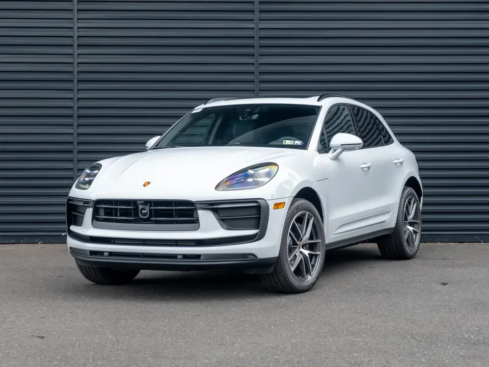 2025 Porsche Macan - Image 10 of 13