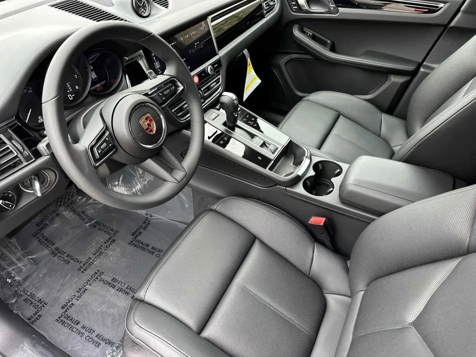 2025 Porsche Macan - Image 5 of 7