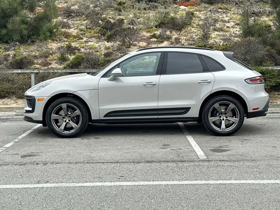 2025 Porsche Macan - Image 3 of 7