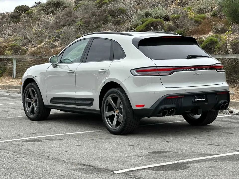 2025 Porsche Macan - Image 4 of 7