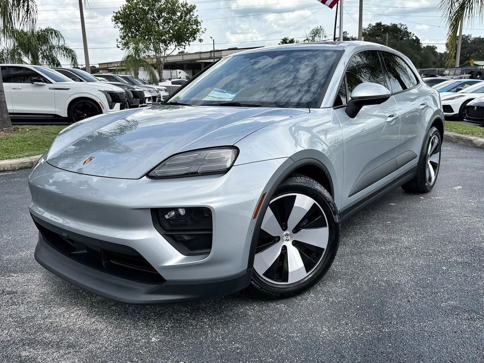 2025 Porsche Macan Electric - Image 4 of 12