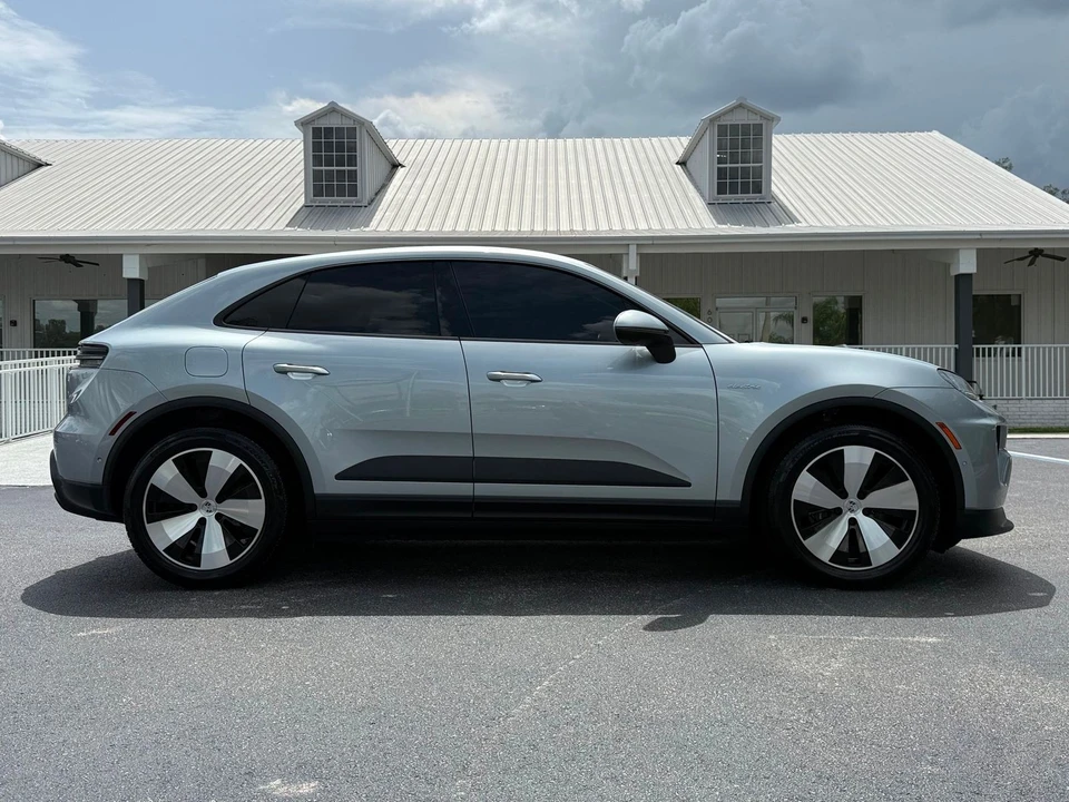 2025 Porsche Macan Electric - Image 6 of 12