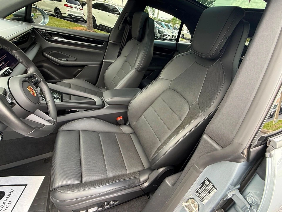 2025 Porsche Macan Electric - Image 3 of 12