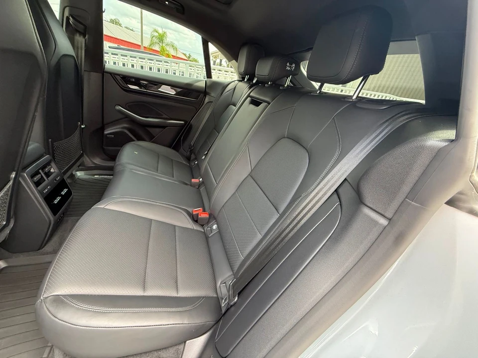2025 Porsche Macan Electric - Image 11 of 12